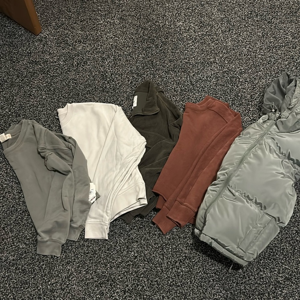 Lot of cropped long sleeves and vest